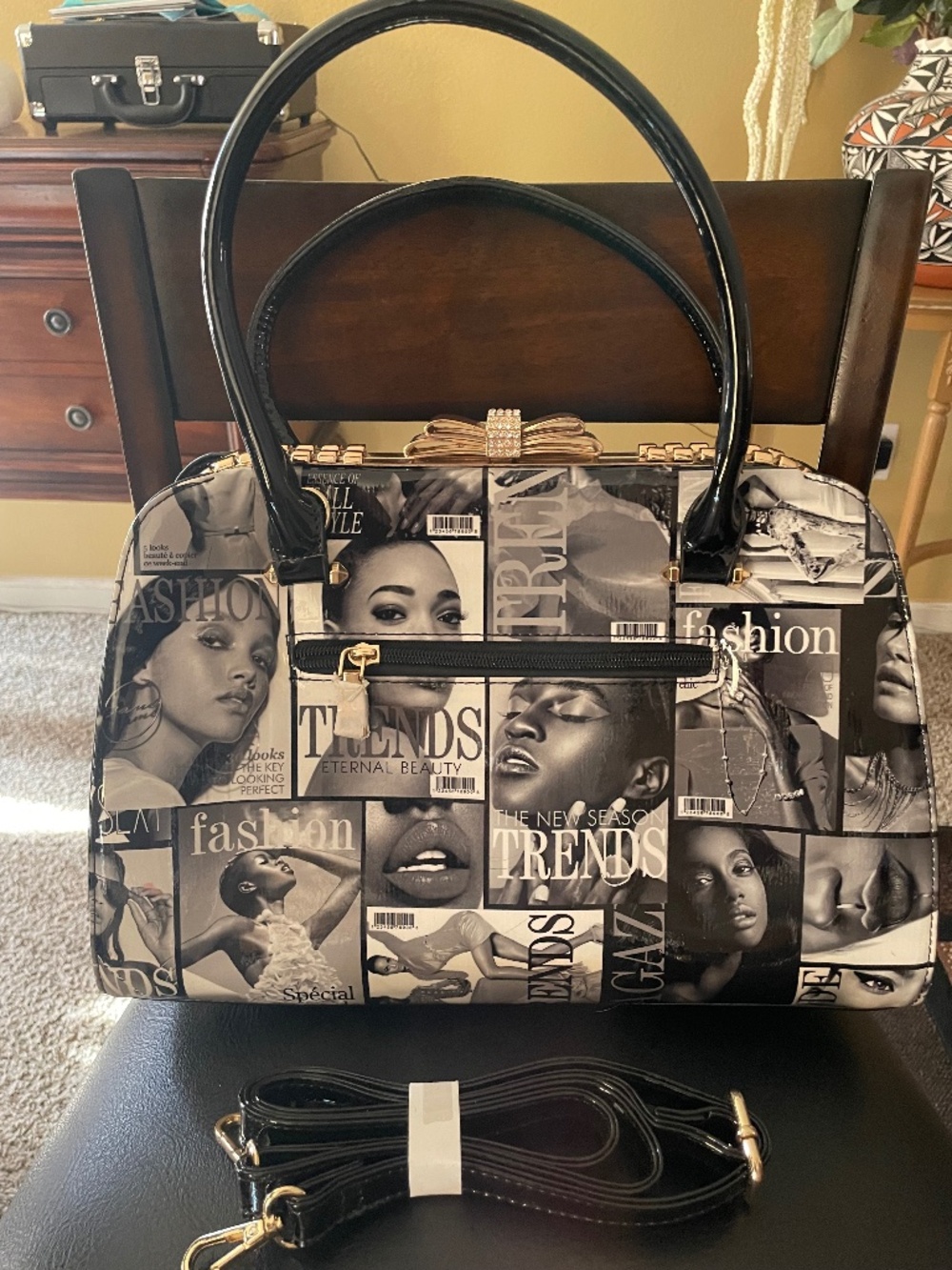 Le Meil magazine Women’s purse